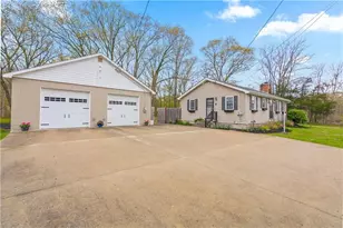 11 Crowell, Cumberland, RI 02864 - Photo 3