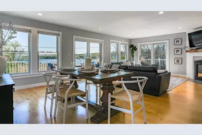 517 Pearse Rd, Swansea, MA 02777 - Photo 5
