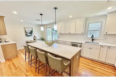 362 Center St, Hanover, MA 02339 - Photo 3