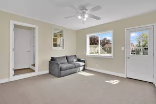 35 Sherwood St, Chicopee, MA 01013 - Photo 3