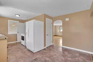 35 Sherwood St, Chicopee, MA 01013 - Photo 11