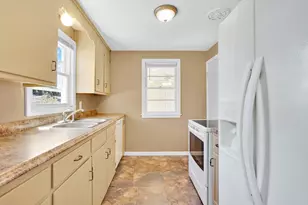 35 Sherwood St, Chicopee, MA 01013 - Photo 9