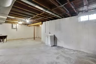 35 Sherwood St, Chicopee, MA 01013 - Photo 31
