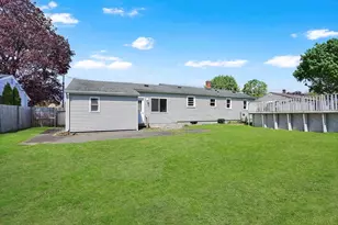 35 Sherwood St, Chicopee, MA 01013 - Photo 25