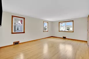 35 Sherwood St, Chicopee, MA 01013 - Photo 13
