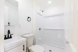 633 E 6th St, Boston, MA 02127 - Photo 5