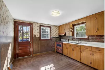 75 Connors St, Fitchburg, MA 01420 - Photo 9