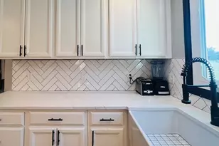 35 Pearl St, Randolph, MA 02368 - Photo 9