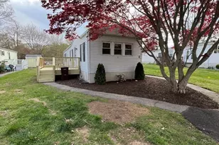 7 Chestnut St, Rockland, MA 02370 - Photo 1
