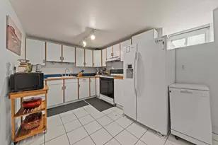 25 Pinedale Rd, Boston, MA 02131 - Photo 9
