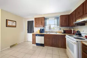32 Yorktown Ct, Chicopee, MA 01020 - Photo 11