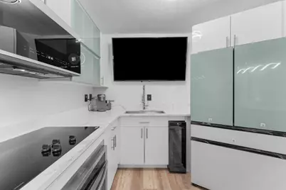 300 Lynn Shore Dr #210, Lynn, MA 01902 - Photo 5
