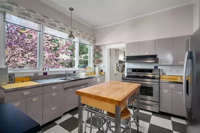121 Thorndike Street, Brookline, MA 02446 - Photo 19