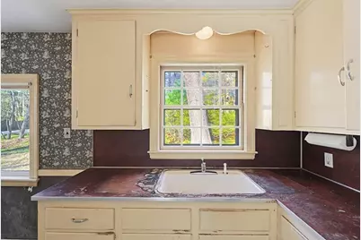 2 Perham St, Bedford, MA 01730 - Photo 15