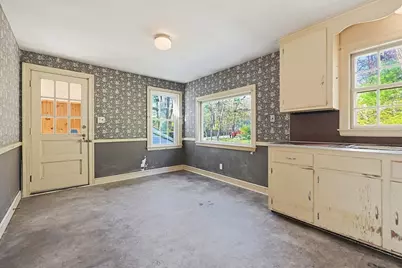 2 Perham St, Bedford, MA 01730 - Photo 9