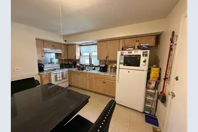 48 Acushnet Ave, Springfield, MA 01105 - Photo 3