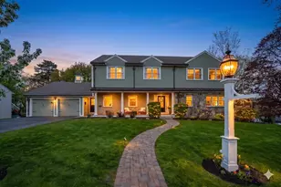 34 Russett Ln, Melrose, MA 02176 - Photo 1