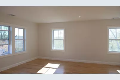 10 Banks St, Brockton, MA 02302 - Photo 7