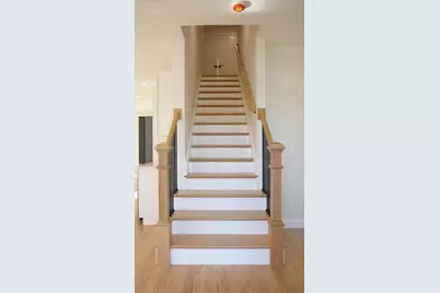 10 Banks St, Brockton, MA 02302 - Photo 5