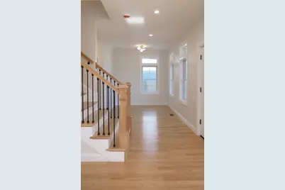 10 Banks St, Brockton, MA 02302 - Photo 5