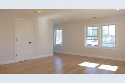 10 Banks St, Brockton, MA 02302 - Photo 7