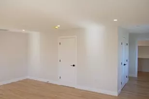 10 Banks St, Brockton, MA 02302 - Photo 9