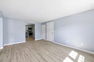 8 Maple Crest Cir, Holyoke, MA 01040 - Photo 17