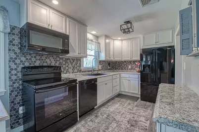 35 Pinecrest Dr, Taunton, MA 02780 - Photo 9
