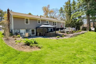 35 Pinecrest Dr, Taunton, MA 02780 - Photo 3