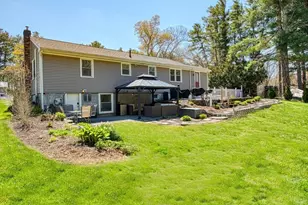 35 Pinecrest Dr, Taunton, MA 02780 - Photo 3