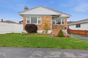 27 Pemberton St, Revere, MA 02151 - Photo 27