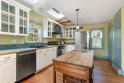 5 Pickard St, Amesbury, MA 01913 - Photo 9