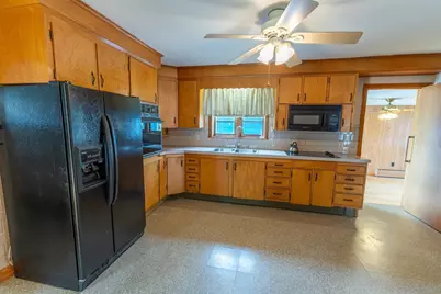 8 Linwood St, Webster, MA 01570 - Photo 7