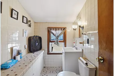 46 Marquette St, Springfield, MA 01104 - Photo 15
