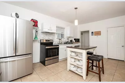 19 Huss Ct, Lynn, MA 01905 - Photo 3