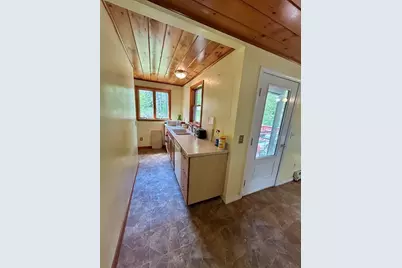 12 Pomeroy St, Easthampton, MA 01027 - Photo 11