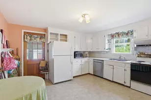 3 Linden St, Chelmsford, MA 01824 - Photo 9