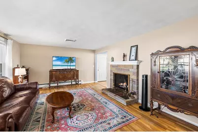 26 Mount Vernon Cir, Lawrence, MA 01843 - Photo 3