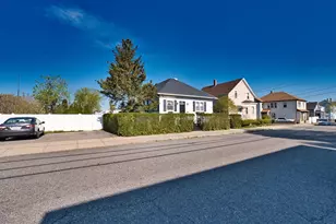 627 King St, Fall River, MA 02724 - Photo 3