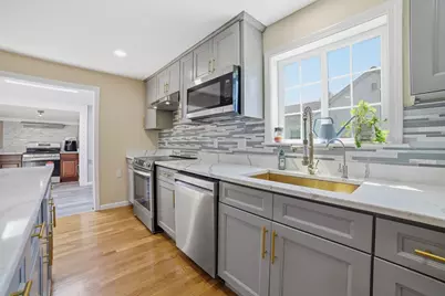 11 Hampton St, Auburn, MA 01501 - Photo 7