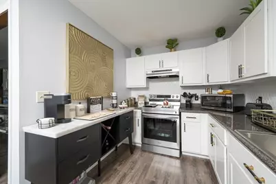 60 N East St, Holyoke, MA 01040 - Photo 9