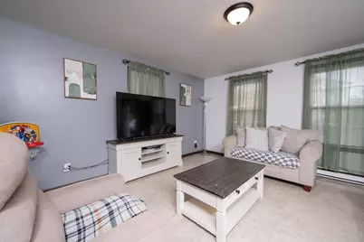 60 N East St, Holyoke, MA 01040 - Photo 15