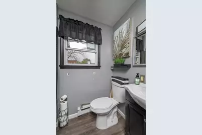 60 N East St, Holyoke, MA 01040 - Photo 11