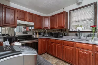 60 N East St, Holyoke, MA 01040 - Photo 19