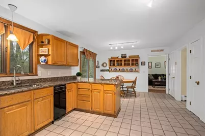 36 Chestnut St, Hopkinton, MA 01748 - Photo 5