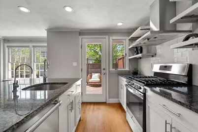 32 Linden St #5, Wellesley, MA 02482 - Photo 9