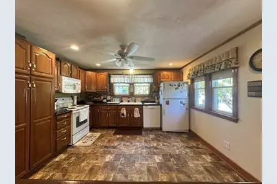 6 Vincent St, Auburn, MA 01501 - Photo 3