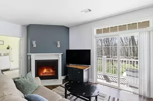 107 Bradford Commons Ln, Braintree, MA 02184 - Photo 9