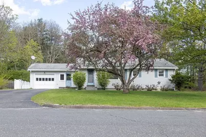 142 Spruce Hill Ave, Northampton, MA 01062 - Photo 3