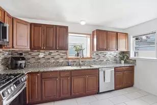 23 Houghton St, Lowell, MA 01851 - Photo 9